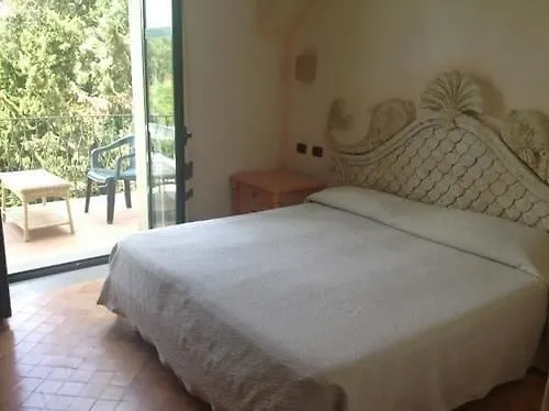 Hotel Poseidonia Àrbatax 4*,